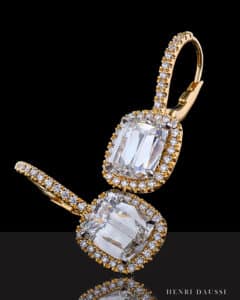 A pair of Daussi Cushion™ drop earrings.